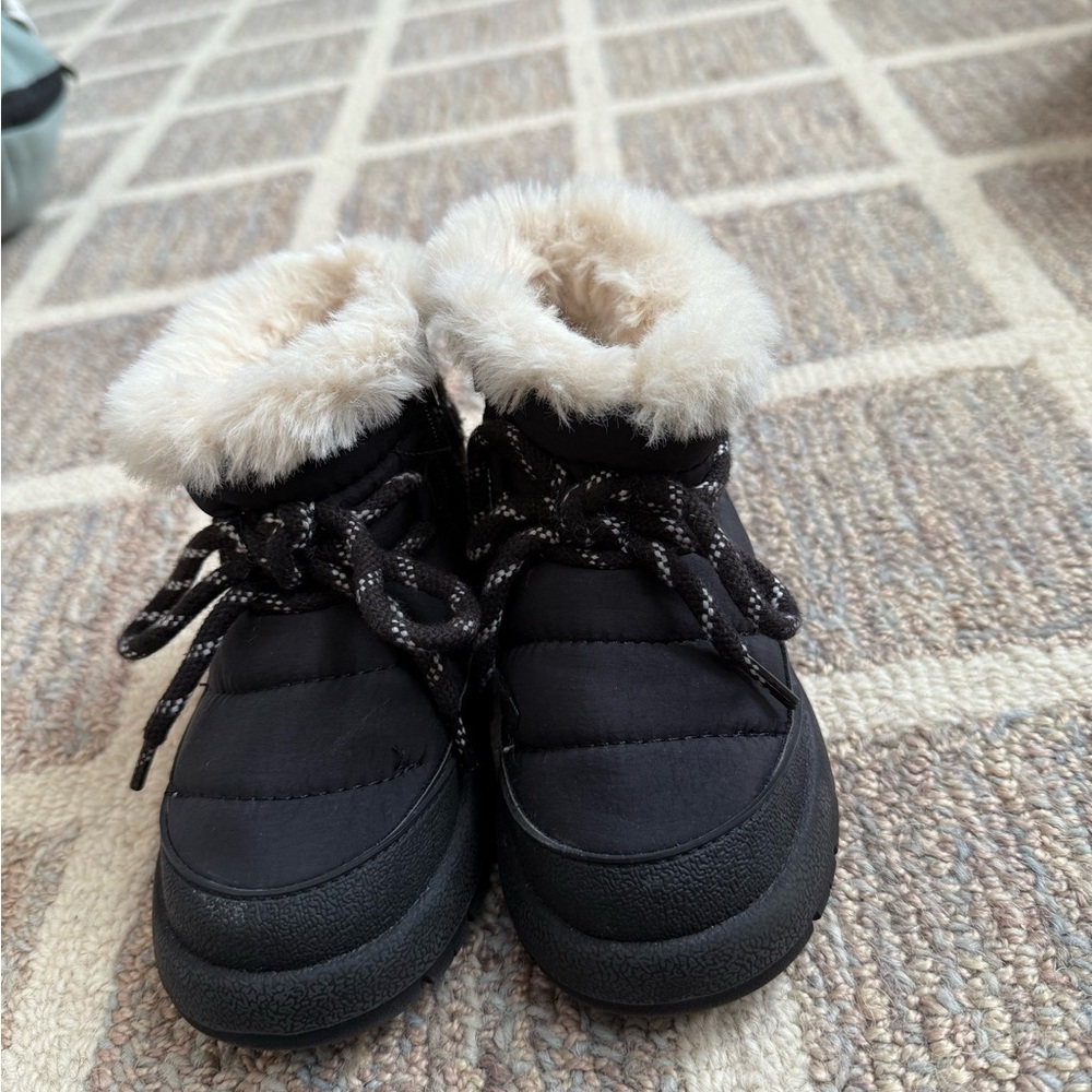 Zara Kids Snow Boots with Cream Fur Trim